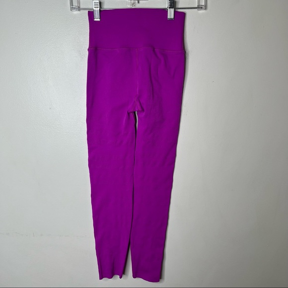 FABLETICS Sculptknot High Rise Barbiecore Leggings - Picture 9 of 14